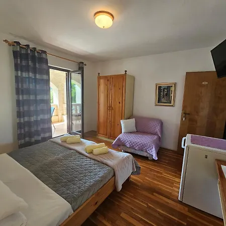 & Gaspar Guest house